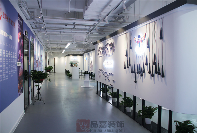 歐美思前廳展示墻裝修實(shí)景圖